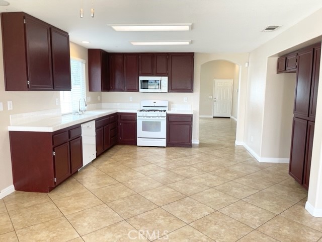 Detail Gallery Image 15 of 63 For 5220 Holstein Way, Jurupa Valley,  CA 92509 - 3 Beds | 2 Baths