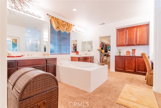 Detail Gallery Image 18 of 56 For 17331 Cross Creek Ln, Riverside,  CA 92503 - 5 Beds | 3/1 Baths