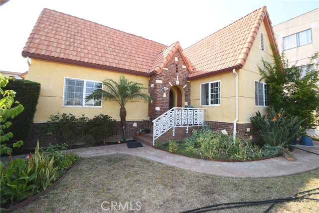 Detail Gallery Image 2 of 22 For 14103 Fonthill Ave a,  Hawthorne,  CA 90250 - 6 Beds | 3 Baths