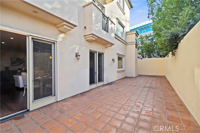 Detail Gallery Image 22 of 25 For 143 N Arnaz Dr #102,  Beverly Hills,  CA 90211 - 3 Beds | 2/1 Baths