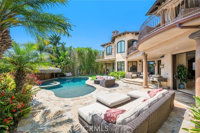 215 S Poinsettia Avenue, Manhattan Beach CA: https://media.crmls.org/medias/41b89af3-c28c-46b6-a23f-3106e94b31da.jpg