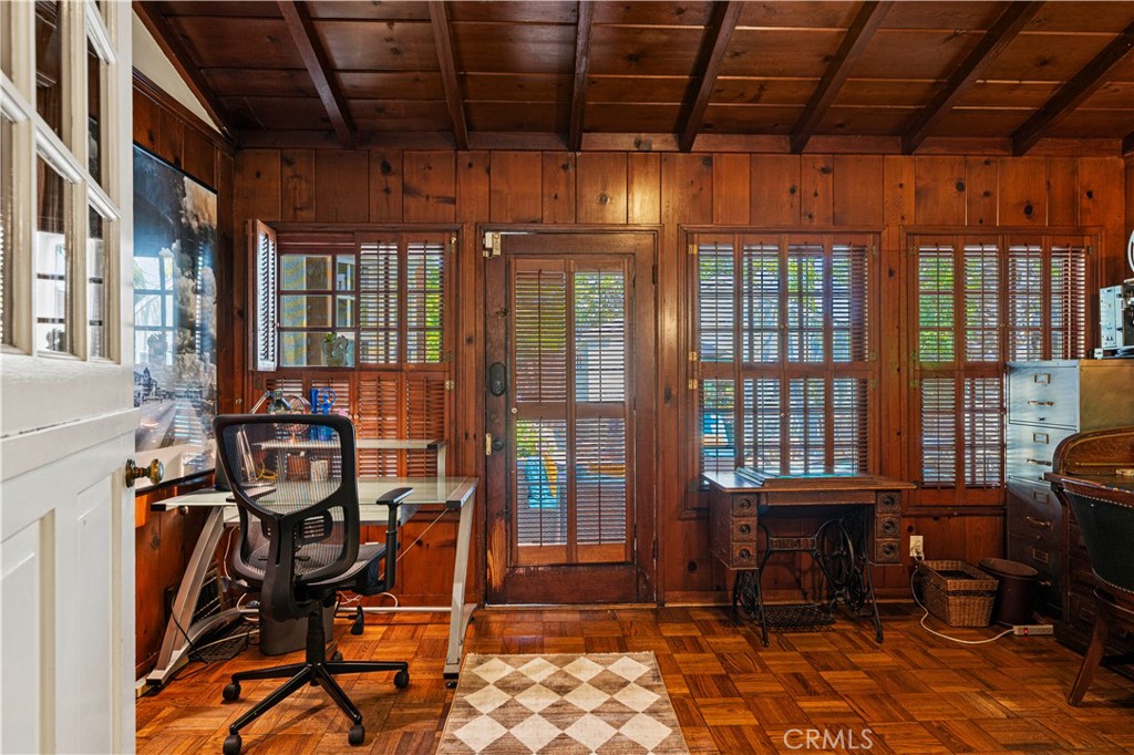 https://media.crmls.org/medias/41b9528b-3a4e-49ad-b0f2-8a61b7422c1d.jpg?preset=X-Large