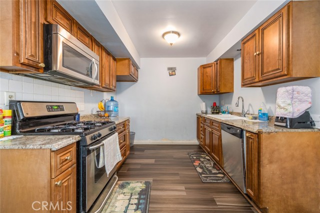 Detail Gallery Image 9 of 28 For 1138 Acacia St, Corona,  CA 92879 - 3 Beds | 2 Baths