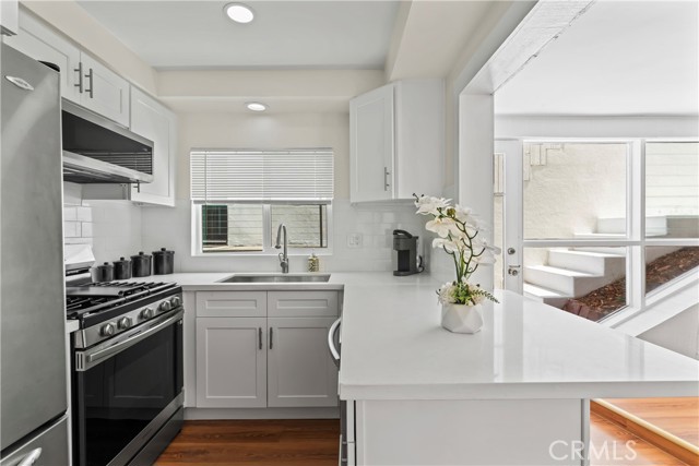 Detail Gallery Image 13 of 42 For 2820 Oak Point Dr, Los Angeles,  CA 90068 - 2 Beds | 1/1 Baths