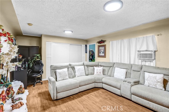 Detail Gallery Image 9 of 28 For 7848 Elm St, Highland,  CA 92410 - 6 Beds | 3 Baths