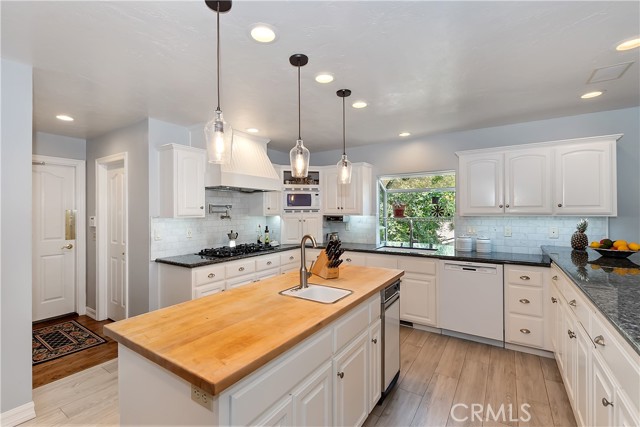 27781 St Bernard Lane, Lake Arrowhead CA: https://media.crmls.org/medias/41bae04c-c7ff-4a45-9529-2feb2fd85d47.jpg