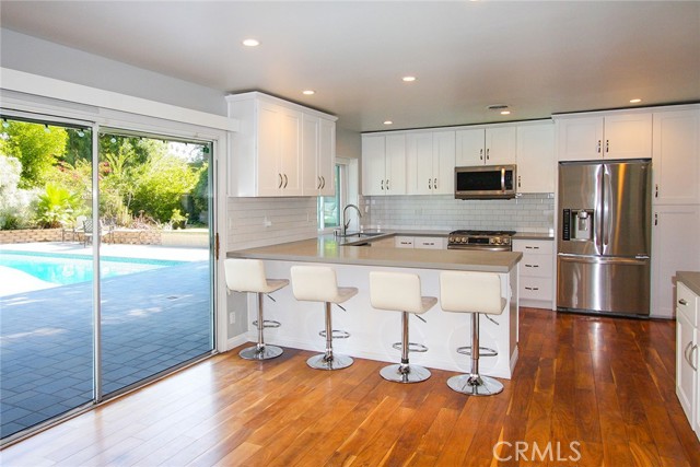 Detail Gallery Image 3 of 25 For 19756 Collier St, Woodland Hills,  CA 91364 - 4 Beds | 2/1 Baths