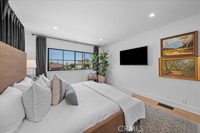 554 S Helberta Avenue, Redondo Beach CA: https://media.crmls.org/medias/41bbf742-3097-475a-bffc-c30f54071f9e.jpg
