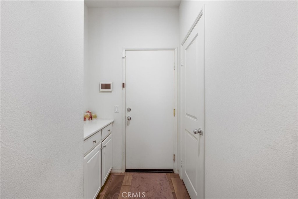 https://media.crmls.org/medias/41bc0e2b-6e39-409c-a9f7-e9e5543f6eb0.jpg?preset=X-Large