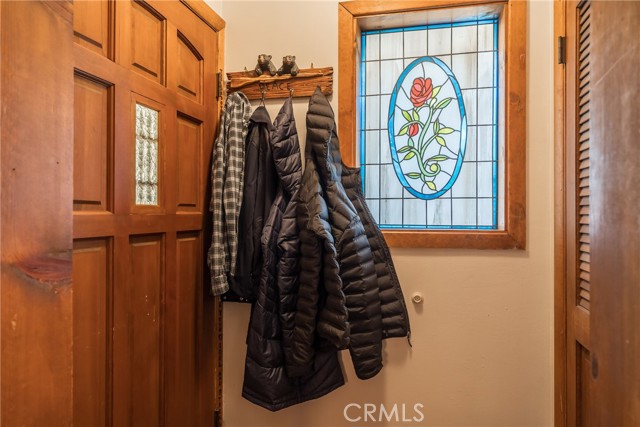 301 Downey Drive, Big Bear City CA: https://media.crmls.org/medias/41bc387e-491d-4d19-abf4-17a1e16d1f43.jpg