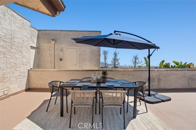 555 Esplanade, Redondo Beach CA: https://media.crmls.org/medias/41bc4893-639e-46c9-ae3a-71453c4ace11.jpg