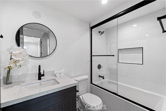 Detail Gallery Image 34 of 40 For 11857 W Flower Ln, Valley Village,  CA 91607 - 3 Beds | 2/1 Baths