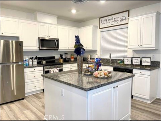 Detail Gallery Image 4 of 18 For 7815 Montecito, Riverside,  CA 92507 - 4 Beds | 2 Baths