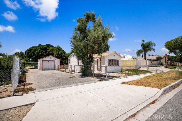 Detail Gallery Image 2 of 32 For 9804 Palmetto Ave, Fontana,  CA 92335 - 2 Beds | 1 Baths