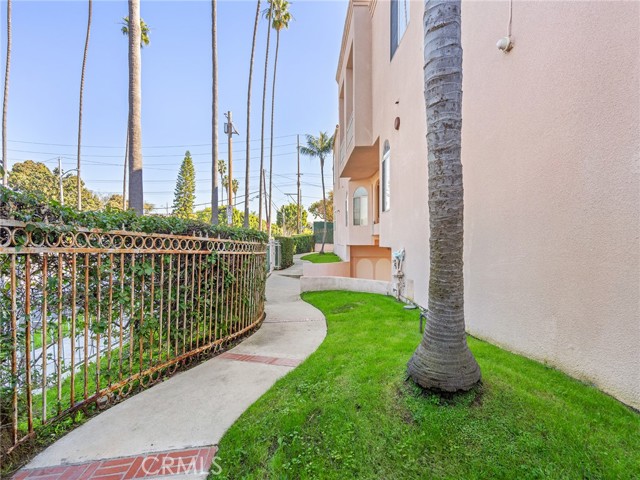 Detail Gallery Image 27 of 30 For 408 W Queen St #111,  Inglewood,  CA 90301 - 3 Beds | 2/1 Baths