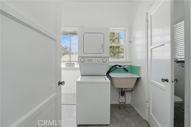 1327 S Burnside Avenue, Los Angeles CA: https://media.crmls.org/medias/41bf5d1a-5858-42fe-afe3-7648d05b7609.jpg
