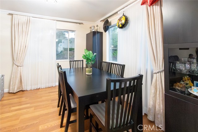 Detail Gallery Image 10 of 30 For 9551 via Ricardo, Burbank,  CA 91504 - 3 Beds | 2/1 Baths