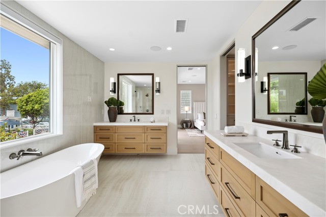 516 Larkspur Avenue, Corona del Mar CA: https://media.crmls.org/medias/41c017ed-f36b-4600-b4be-2f06040f494a.jpg