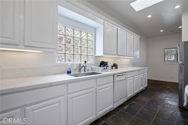 824 Torrance, Redondo Beach CA: https://media.crmls.org/medias/41c035d0-8d8e-4fc0-8beb-a829517c2c6a.jpg