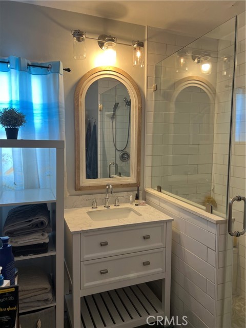 Detail Gallery Image 13 of 13 For 5713 Woodman, Valley Glen,  CA 91401 - 2 Beds | 1 Baths