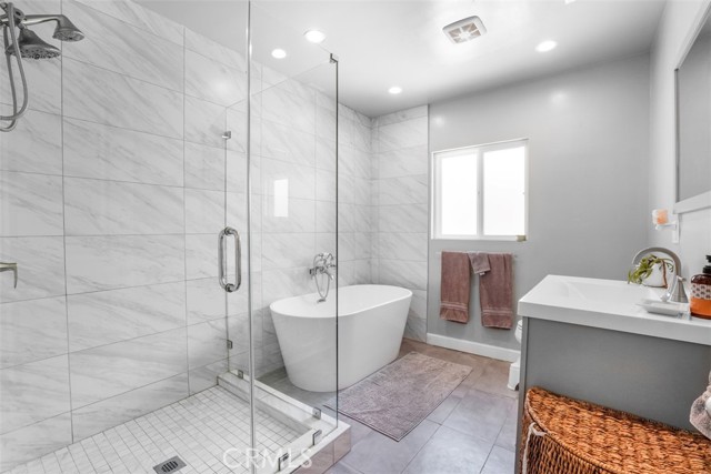 22960 Crespi Street, Woodland Hills CA: https://media.crmls.org/medias/41c18e91-8bfb-4d12-843d-dc3ebfa09913.jpg