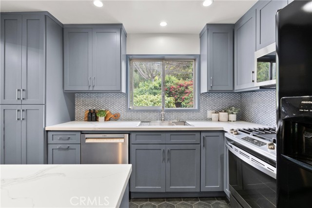 645 Griffith Way, Laguna Beach CA: https://media.crmls.org/medias/41c23b5e-1fb6-4ebc-b0ef-45bf43eac2ce.jpg