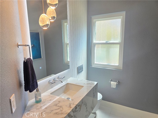2524 Elden Avenue, Costa Mesa CA: https://media.crmls.org/medias/41c36d79-72ee-40a9-aec7-8673e2af676e.jpg