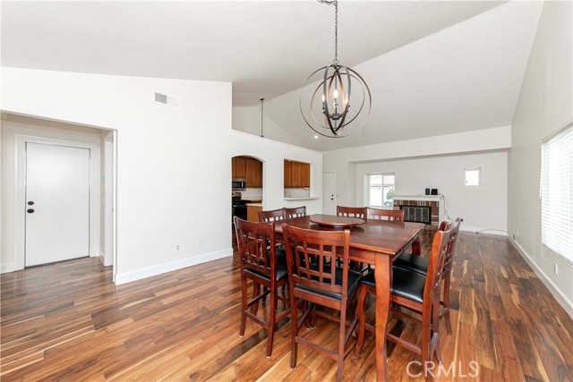 6409 Heatherwood Drive, Jurupa Valley CA: https://media.crmls.org/medias/41c3c464-da52-4d1c-b92d-699456434c5d.jpg