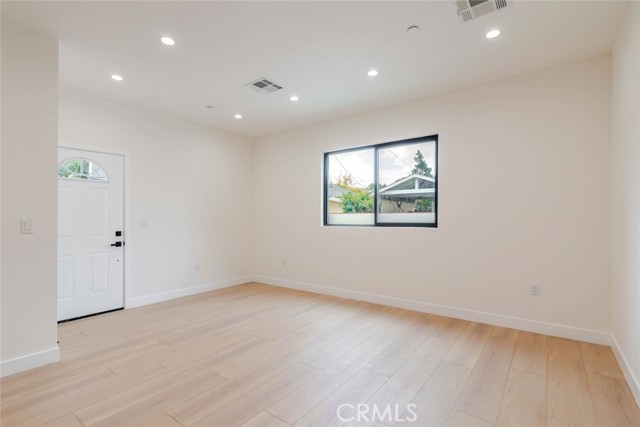 Detail Gallery Image 6 of 21 For 6215 Sylvia Ave, Tarzana,  CA 91335 - 3 Beds | 2 Baths