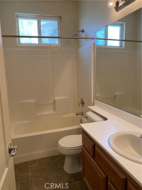 5505 Sunset Ridge Drive, Jurupa Valley CA: https://media.crmls.org/medias/41c3d81b-a515-4d37-b39c-2eb850d0e3e0.jpg
