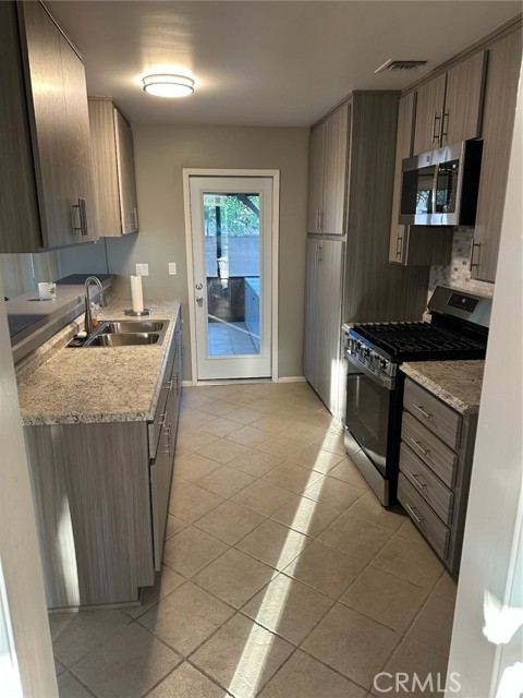 7856 Sausalito Avenue, West Hills CA: https://media.crmls.org/medias/41c4183d-66f4-423c-ac1b-144471ab69ed.jpg