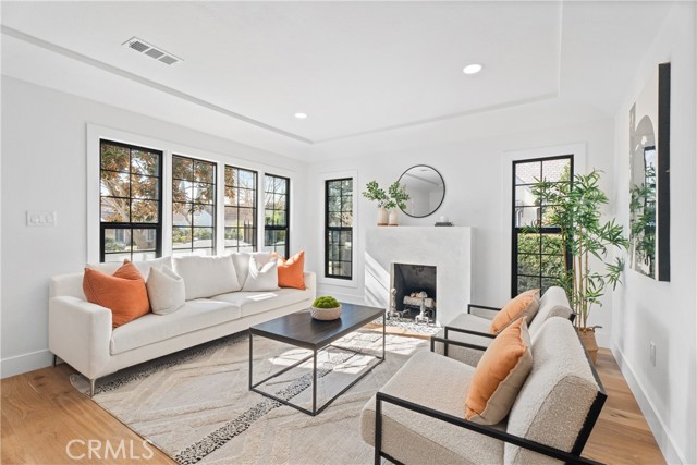 Detail Gallery Image 1 of 35 For 2327 Bonnie Brae, Santa Ana,  CA 92706 - 4 Beds | 2 Baths