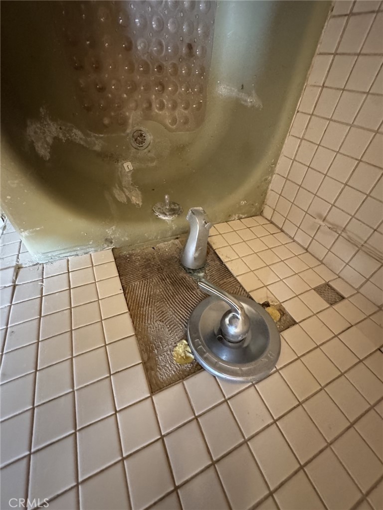 https://media.crmls.org/medias/41c69ad3-74e5-4d6e-807d-47d7454d233b.jpg?preset=X-Large
