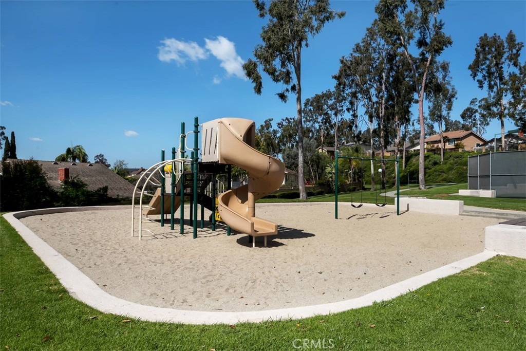 https://media.crmls.org/medias/41c798a8-00ba-4036-9c9d-685ceb131c6e.jpg?preset=X-Large