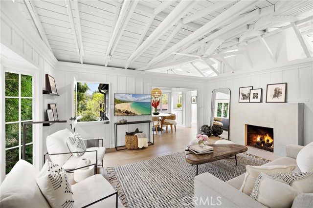 592 Bluebird Canyon Drive, Laguna Beach CA: https://media.crmls.org/medias/41c8ac63-5abe-4f84-a157-1b8c9442a196.jpg