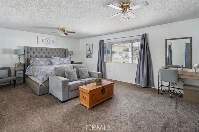 13700 Summit Knoll Road, Agua Dulce CA: https://media.crmls.org/medias/41c8e8e3-e8ae-45c1-98da-18f258cd07a9.jpg