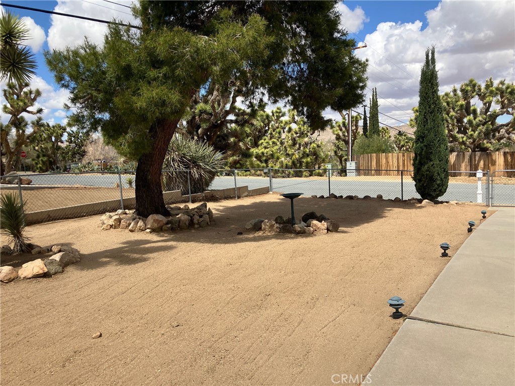 https://media.crmls.org/medias/41c91e15-a32b-4d52-844a-a380dab27615.jpg?preset=X-Large
