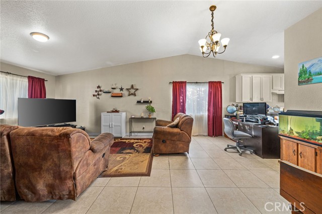 Detail Gallery Image 6 of 33 For 591 E Franklin Ave, Pomona,  CA 91766 - 3 Beds | 2 Baths