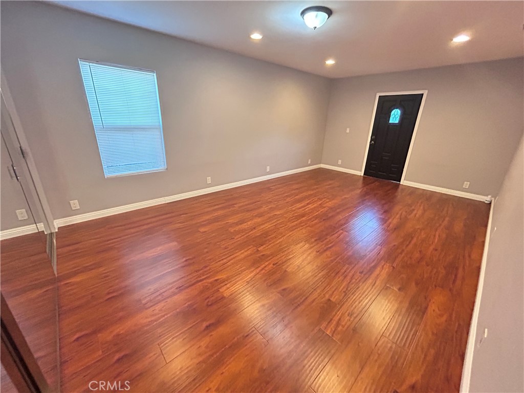 https://media.crmls.org/medias/41ca5b06-0b31-4f96-9e47-69c5edccffee.jpg?preset=X-Large