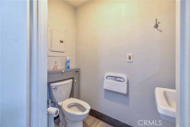 Image 8 of 52 For 16336 Whittier