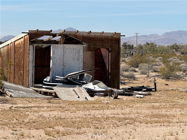 Detail Gallery Image 17 of 23 For 46363 Valley Center a, B,  Newberry Springs,  CA 92365 - 5 Beds | 3 Baths