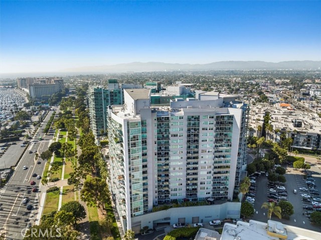13600 Marina Pointe Dr., Marina del Rey CA: https://media.crmls.org/medias/41cb409f-3758-4f3e-aa64-21f120a39801.jpg