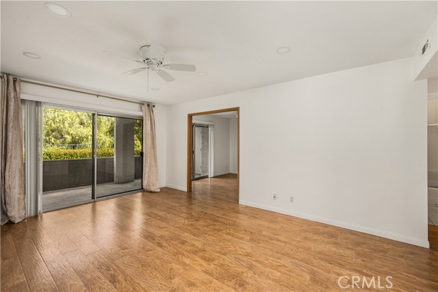 Image 4 of 37 For 21931 Rimhurst  117