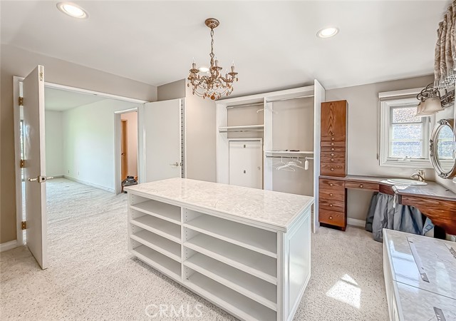 27014 Helmond Drive, Calabasas CA: https://media.crmls.org/medias/41cef493-25ed-42b5-a25e-b7bf14e6f964.jpg