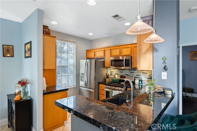 Detail Gallery Image 8 of 27 For 24120 Victoria #47,  Valencia,  CA 91355 - 2 Beds | 2 Baths