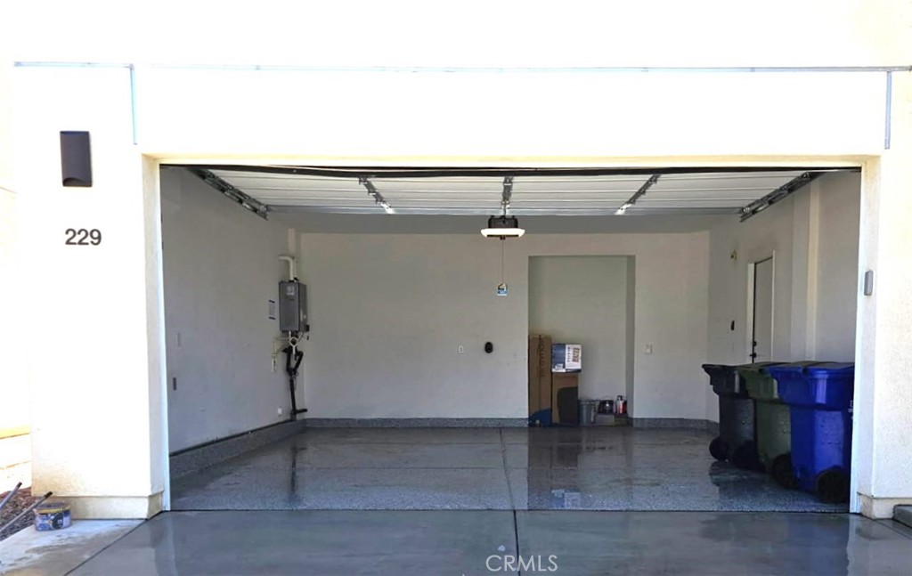 https://media.crmls.org/medias/41d00da0-622a-4322-9d8a-ca3c2b46a528.jpg?preset=X-Large