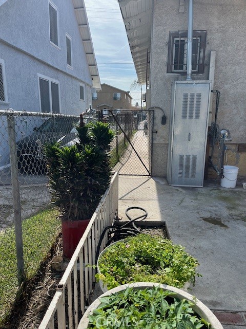 Detail Gallery Image 4 of 24 For 317 E 42nd Pl, Los Angeles,  CA 90011 - 3 Beds | 1 Baths