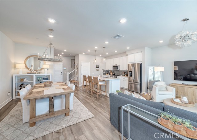 19209 Tideline Court, Huntington Beach CA: https://media.crmls.org/medias/41d0698c-f586-4077-a1f4-2f313d6f050f.jpg