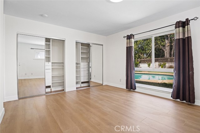Detail Gallery Image 15 of 37 For 4551 Larkwood Ave, Woodland Hills,  CA 91364 - 5 Beds | 3 Baths