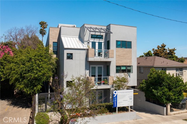 Detail Gallery Image 1 of 18 For 1746 Garfield Pl #101,  Los Angeles,  CA 90028 - 2 Beds | 2/1 Baths
